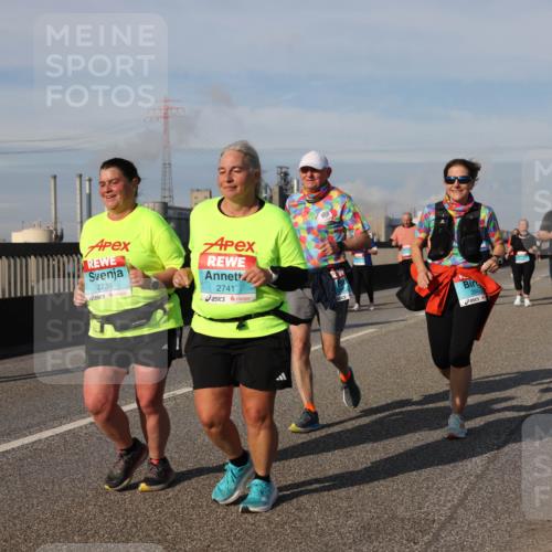 03.10.2025 - Köhlbrandbrückenlauf Lena Gebhardt http://msf.ph/oto/9102984 03.10.2025 10:12:06 Position 2 2738, 2741, 2600 meine-sportfotos.de