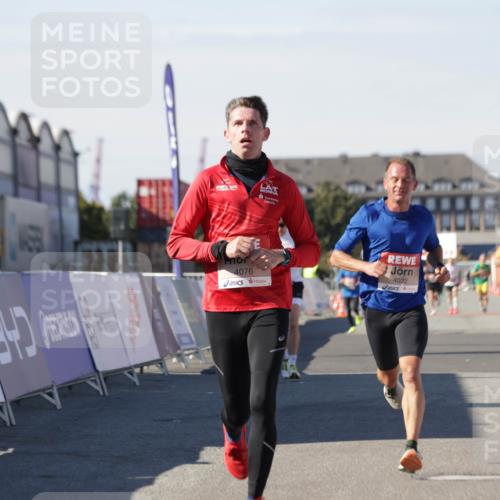03.10.2025 - Köhlbrandbrückenlauf Jannik Wohlers http://msf.ph/oto/9102998 03.10.2025 12:57:38 Ziel 4032, 4076, 4105, 4518, 6020, 6122, 6767, 6809 meine-sportfotos.de