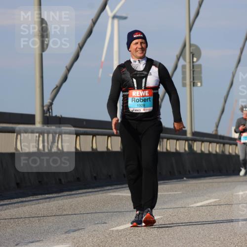 03.10.2025 - Köhlbrandbrückenlauf Strokosch-Dieckow http://msf.ph/oto/9102999 03.10.2025 10:10:59 Position 2 1928, 250 meine-sportfotos.de