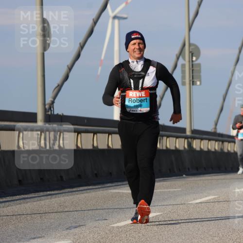 03.10.2025 - Köhlbrandbrückenlauf Strokosch-Dieckow http://msf.ph/oto/9103004 03.10.2025 10:10:59 Position 2 1928 meine-sportfotos.de