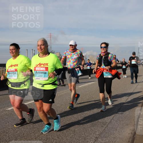 03.10.2025 - Köhlbrandbrückenlauf Lena Gebhardt http://msf.ph/oto/9103005 03.10.2025 10:12:07 Position 2 2738, 2741, 2600 meine-sportfotos.de