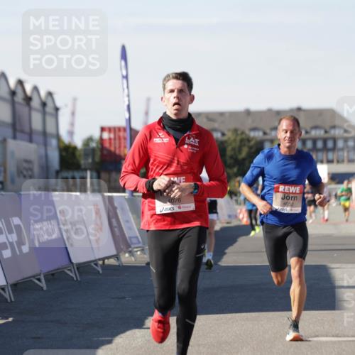 03.10.2025 - Köhlbrandbrückenlauf Jannik Wohlers http://msf.ph/oto/9103006 03.10.2025 12:57:38 Ziel 4032, 4076, 4105, 4518, 6020, 6122, 6767, 6809 meine-sportfotos.de