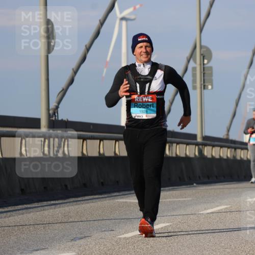 03.10.2025 - Köhlbrandbrückenlauf Strokosch-Dieckow http://msf.ph/oto/9103008 03.10.2025 10:10:59 Position 2 1928 meine-sportfotos.de