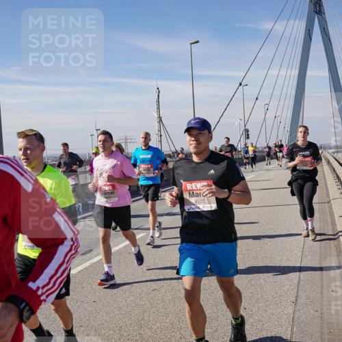 03.10.2025 - Köhlbrandbrückenlauf Michael Burmester http://msf.ph/oto/9103009 03.10.2025 12:47:43 Position 2 5454, 4522 meine-sportfotos.de