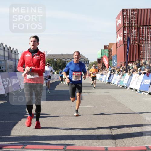 03.10.2025 - Köhlbrandbrückenlauf Jannik Wohlers http://msf.ph/oto/9103013 03.10.2025 12:57:38 Ziel 4032, 4076, 4105, 4518, 6020, 6122, 6767, 6809 meine-sportfotos.de