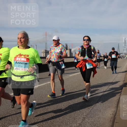03.10.2025 - Köhlbrandbrückenlauf Lena Gebhardt http://msf.ph/oto/9103014 03.10.2025 10:12:07 Position 2 2738, 2741, 2600 meine-sportfotos.de