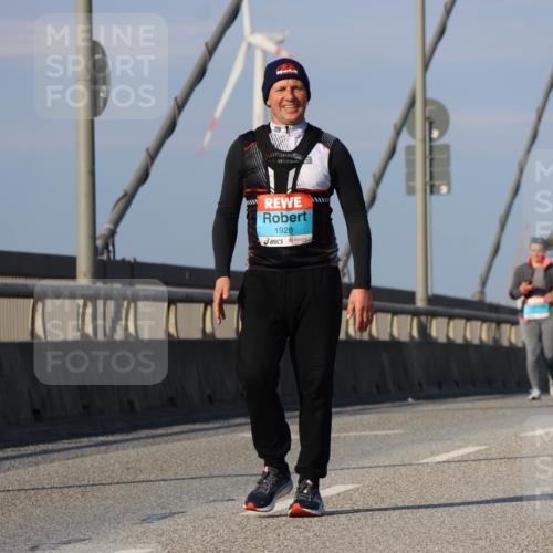 03.10.2025 - Köhlbrandbrückenlauf Strokosch-Dieckow http://msf.ph/oto/9103021 03.10.2025 10:10:59 Position 2 1928, 2507 meine-sportfotos.de