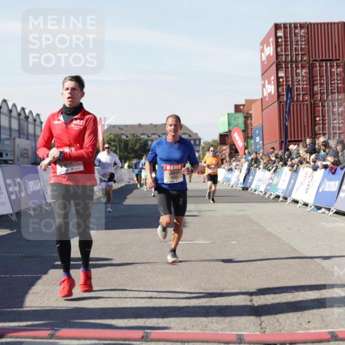 03.10.2025 - Köhlbrandbrückenlauf Jannik Wohlers http://msf.ph/oto/9103023 03.10.2025 12:57:39 Ziel 4032, 4037, 4076, 4105, 4518, 6020, 6122, 6767, 6809 meine-sportfotos.de