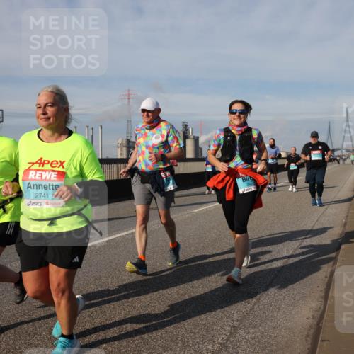 03.10.2025 - Köhlbrandbrückenlauf Lena Gebhardt http://msf.ph/oto/9103024 03.10.2025 10:12:07 Position 2 2738, 2741, 2600 meine-sportfotos.de