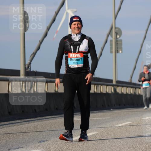 03.10.2025 - Köhlbrandbrückenlauf Strokosch-Dieckow http://msf.ph/oto/9103027 03.10.2025 10:10:59 Position 2 1928, 2507 meine-sportfotos.de