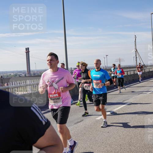 03.10.2025 - Köhlbrandbrückenlauf Michael Burmester http://msf.ph/oto/9103028 03.10.2025 12:47:44 Position 2 5874 meine-sportfotos.de
