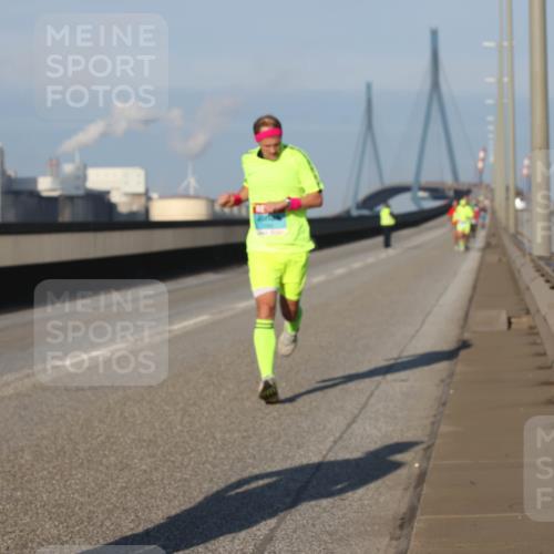 03.10.2025 - Köhlbrandbrückenlauf Lena Gebhardt http://msf.ph/oto/9103035 03.10.2025 09:37:48 Position 2 1044 meine-sportfotos.de