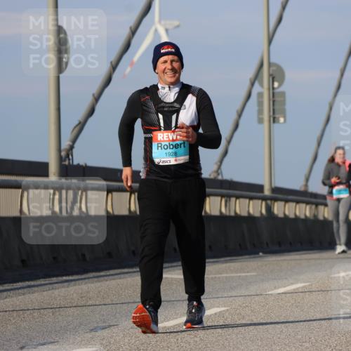 03.10.2025 - Köhlbrandbrückenlauf Strokosch-Dieckow http://msf.ph/oto/9103036 03.10.2025 10:10:59 Position 2 1928 meine-sportfotos.de