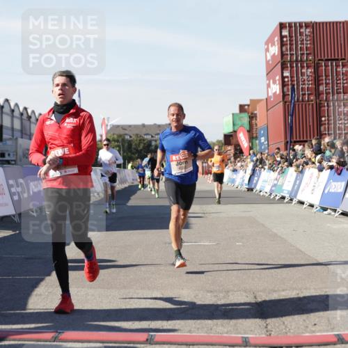 03.10.2025 - Köhlbrandbrückenlauf Jannik Wohlers http://msf.ph/oto/9103042 03.10.2025 12:57:39 Ziel 4032, 4037, 4076, 4105, 4518, 6020, 6122, 6767, 6809 meine-sportfotos.de