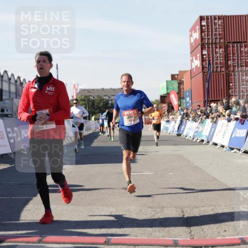 03.10.2025 - Köhlbrandbrückenlauf Jannik Wohlers http://msf.ph/oto/9103051 03.10.2025 12:57:39 Ziel 4032, 4037, 4076, 4105, 4518, 6020, 6122, 6767, 6809 meine-sportfotos.de