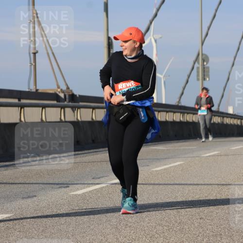 03.10.2025 - Köhlbrandbrückenlauf Strokosch-Dieckow http://msf.ph/oto/9103053 03.10.2025 10:11:04 Position 2 1928 meine-sportfotos.de
