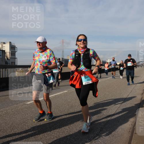 03.10.2025 - Köhlbrandbrückenlauf Lena Gebhardt http://msf.ph/oto/9103060 03.10.2025 10:12:08 Position 2 2600 meine-sportfotos.de