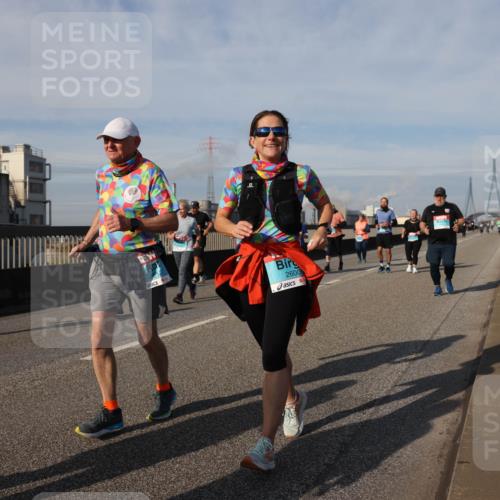 03.10.2025 - Köhlbrandbrückenlauf Lena Gebhardt http://msf.ph/oto/9103072 03.10.2025 10:12:08 Position 2 2600 meine-sportfotos.de