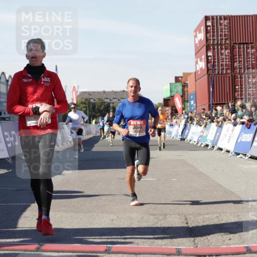 03.10.2025 - Köhlbrandbrückenlauf Jannik Wohlers http://msf.ph/oto/9103075 03.10.2025 12:57:39 Ziel 4032, 4037, 4076, 4105, 4518, 6020, 6122, 6767, 6809 meine-sportfotos.de
