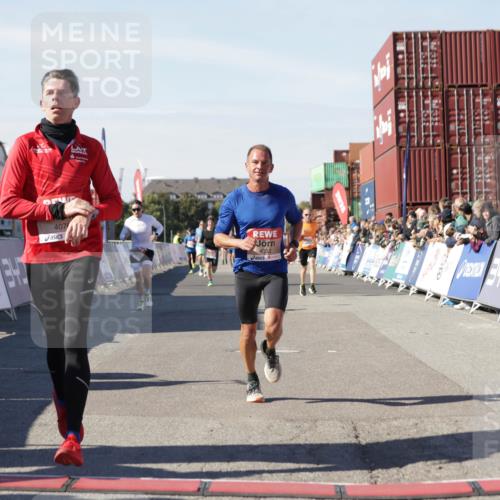 03.10.2025 - Köhlbrandbrückenlauf Jannik Wohlers http://msf.ph/oto/9103081 03.10.2025 12:57:39 Ziel 4032, 4037, 4076, 4105, 4518, 6020, 6122, 6767, 6809 meine-sportfotos.de