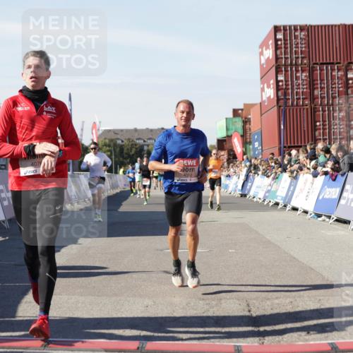 03.10.2025 - Köhlbrandbrückenlauf Jannik Wohlers http://msf.ph/oto/9103087 03.10.2025 12:57:39 Ziel 4032, 4037, 4076, 4105, 4518, 6020, 6122, 6767, 6809 meine-sportfotos.de