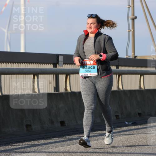 03.10.2025 - Köhlbrandbrückenlauf Strokosch-Dieckow http://msf.ph/oto/9103088 03.10.2025 10:11:15 Position 2 3606 meine-sportfotos.de