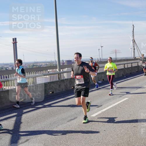 03.10.2025 - Köhlbrandbrückenlauf Michael Burmester http://msf.ph/oto/9103099 03.10.2025 12:47:47 Position 2 4448 meine-sportfotos.de