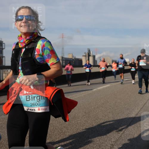 03.10.2025 - Köhlbrandbrückenlauf Lena Gebhardt http://msf.ph/oto/9103100 03.10.2025 10:12:08 Position 2 2652, 2600, 209 meine-sportfotos.de