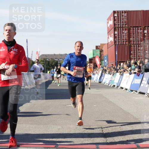 03.10.2025 - Köhlbrandbrückenlauf Jannik Wohlers http://msf.ph/oto/9103103 03.10.2025 12:57:39 Ziel 4032, 4037, 4076, 4105, 4518, 6020, 6122, 6767, 6809 meine-sportfotos.de