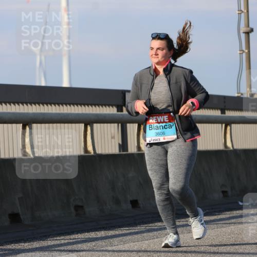 03.10.2025 - Köhlbrandbrückenlauf Strokosch-Dieckow http://msf.ph/oto/9103104 03.10.2025 10:11:15 Position 2 3606 meine-sportfotos.de