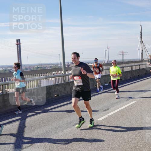 03.10.2025 - Köhlbrandbrückenlauf Michael Burmester http://msf.ph/oto/9103106 03.10.2025 12:47:47 Position 2 4448, 4858 meine-sportfotos.de