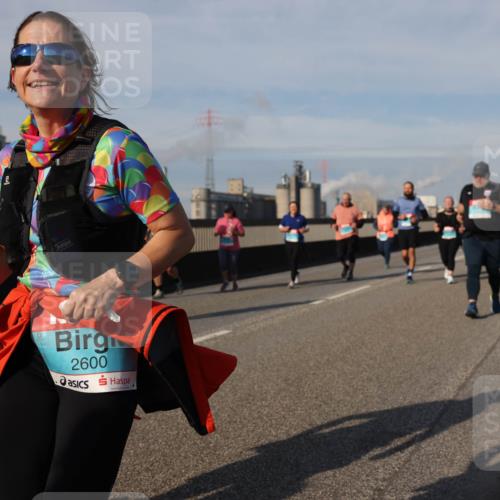 03.10.2025 - Köhlbrandbrückenlauf Lena Gebhardt http://msf.ph/oto/9103110 03.10.2025 10:12:08 Position 2 265, 2600 meine-sportfotos.de