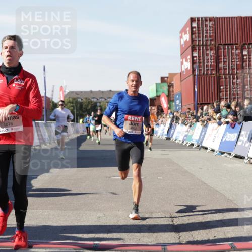 03.10.2025 - Köhlbrandbrückenlauf Jannik Wohlers http://msf.ph/oto/9103113 03.10.2025 12:57:39 Ziel 4032, 4037, 4076, 4105, 4518, 6020, 6122, 6767, 6809 meine-sportfotos.de
