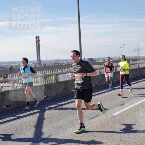 03.10.2025 - Köhlbrandbrückenlauf Michael Burmester http://msf.ph/oto/9103123 03.10.2025 12:47:47 Position 2 4448 meine-sportfotos.de