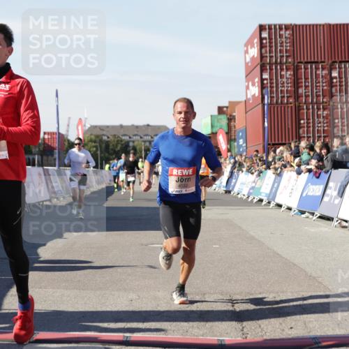 03.10.2025 - Köhlbrandbrückenlauf Jannik Wohlers http://msf.ph/oto/9103125 03.10.2025 12:57:39 Ziel 4032, 4037, 4076, 4105, 4518, 6020, 6122, 6767, 6809 meine-sportfotos.de