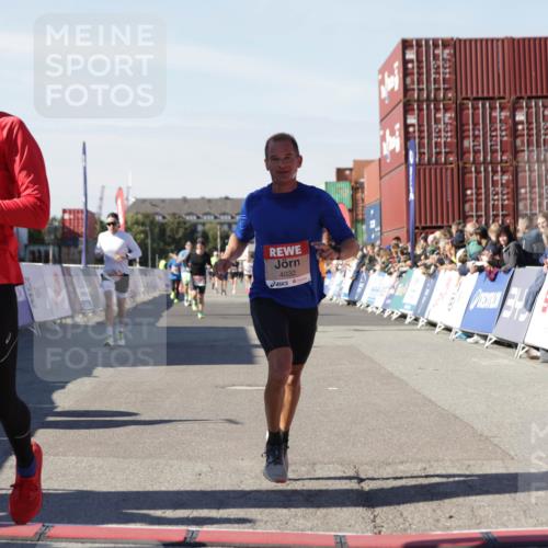 03.10.2025 - Köhlbrandbrückenlauf Jannik Wohlers http://msf.ph/oto/9103133 03.10.2025 12:57:39 Ziel 4032, 4037, 4076, 4105, 4518, 6020, 6122, 6767, 6809 meine-sportfotos.de