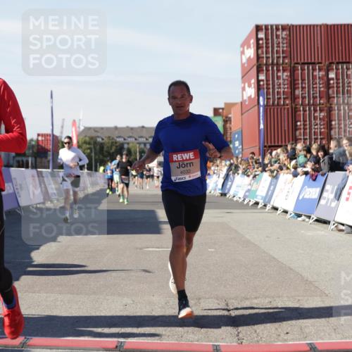 03.10.2025 - Köhlbrandbrückenlauf Jannik Wohlers http://msf.ph/oto/9103138 03.10.2025 12:57:39 Ziel 4032, 4037, 4076, 4105, 4518, 6020, 6122, 6767, 6809 meine-sportfotos.de