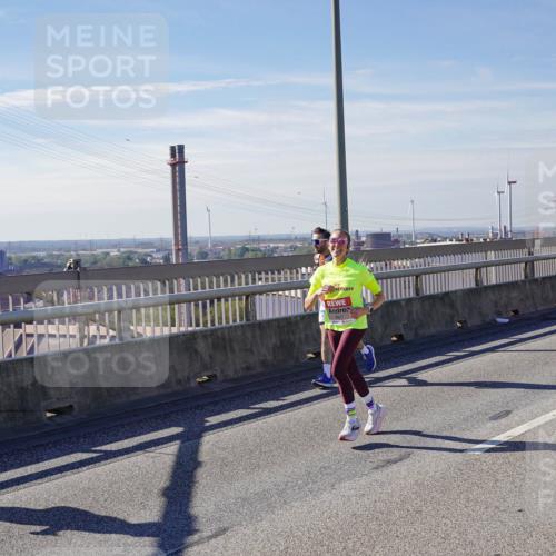 03.10.2025 - Köhlbrandbrückenlauf Michael Burmester http://msf.ph/oto/9103148 03.10.2025 12:47:48 Position 2  meine-sportfotos.de