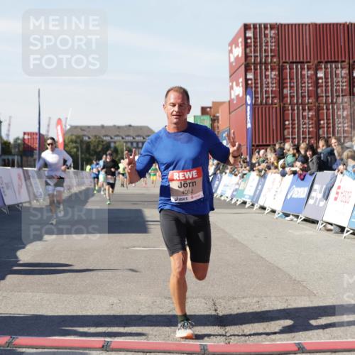 03.10.2025 - Köhlbrandbrückenlauf Jannik Wohlers http://msf.ph/oto/9103150 03.10.2025 12:57:40 Ziel 4032, 4037, 4076, 4105, 4518, 6020, 6122, 6371, 6767, 6809 meine-sportfotos.de