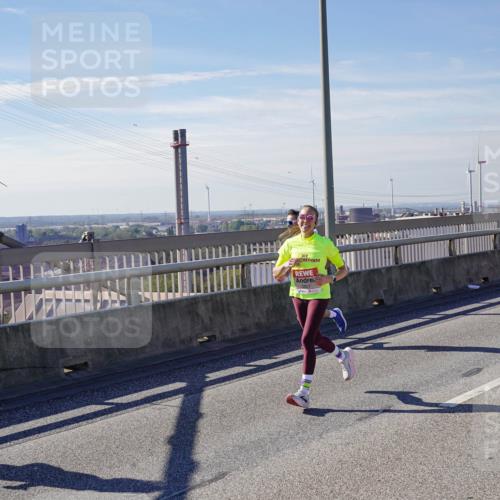 03.10.2025 - Köhlbrandbrückenlauf Michael Burmester http://msf.ph/oto/9103158 03.10.2025 12:47:48 Position 2  meine-sportfotos.de