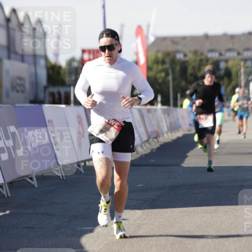 03.10.2025 - Köhlbrandbrückenlauf Jannik Wohlers http://msf.ph/oto/9103159 03.10.2025 12:57:41 Ziel 4032, 4037, 4076, 4105, 4518, 6122, 6371, 6767, 6809 meine-sportfotos.de