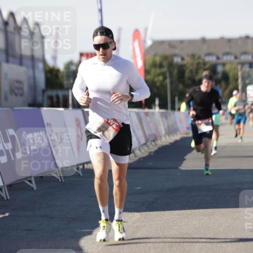 03.10.2025 - Köhlbrandbrückenlauf Jannik Wohlers http://msf.ph/oto/9103164 03.10.2025 12:57:41 Ziel 4032, 4037, 4076, 4105, 4518, 6122, 6371, 6767, 6809 meine-sportfotos.de