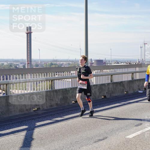03.10.2025 - Köhlbrandbrückenlauf Michael Burmester http://msf.ph/oto/9103173 03.10.2025 12:47:50 Position 2  meine-sportfotos.de