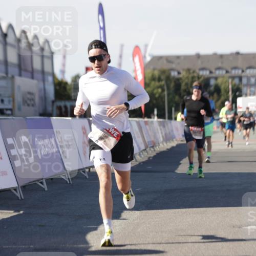 03.10.2025 - Köhlbrandbrückenlauf Jannik Wohlers http://msf.ph/oto/9103180 03.10.2025 12:57:41 Ziel 4032, 4037, 4076, 4105, 4518, 6122, 6371, 6767, 6809 meine-sportfotos.de