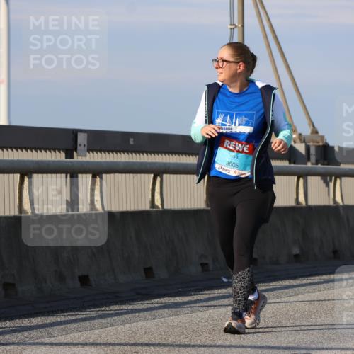 03.10.2025 - Köhlbrandbrückenlauf Strokosch-Dieckow http://msf.ph/oto/9103185 03.10.2025 10:11:49 Position 2 3805 meine-sportfotos.de
