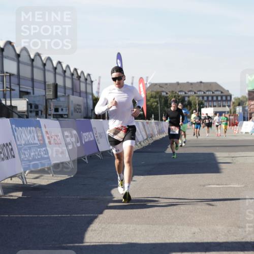 03.10.2025 - Köhlbrandbrückenlauf Jannik Wohlers http://msf.ph/oto/9103186 03.10.2025 12:57:42 Ziel 4032, 4037, 4076, 4105, 4518, 6122, 6371, 6767, 6809 meine-sportfotos.de
