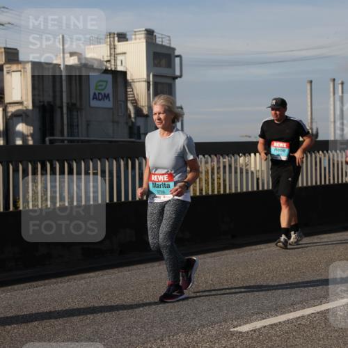 03.10.2025 - Köhlbrandbrückenlauf Lena Gebhardt http://msf.ph/oto/9103188 03.10.2025 10:12:09 Position 2 3298 meine-sportfotos.de