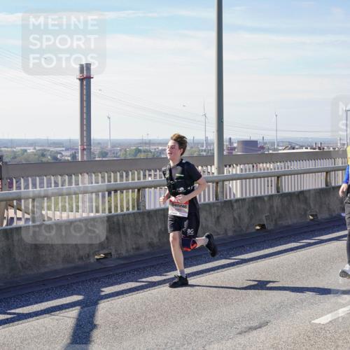 03.10.2025 - Köhlbrandbrückenlauf Michael Burmester http://msf.ph/oto/9103191 03.10.2025 12:47:51 Position 2 5396 meine-sportfotos.de