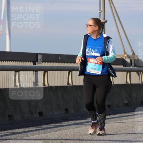 03.10.2025 - Köhlbrandbrückenlauf Strokosch-Dieckow http://msf.ph/oto/9103199 03.10.2025 10:11:50 Position 2 3805 meine-sportfotos.de