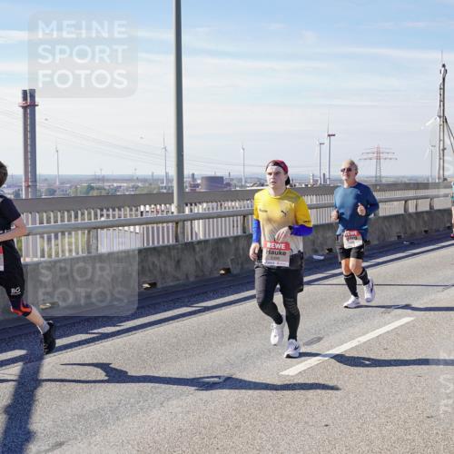 03.10.2025 - Köhlbrandbrückenlauf Michael Burmester http://msf.ph/oto/9103200 03.10.2025 12:47:51 Position 2 4965, 5396 meine-sportfotos.de